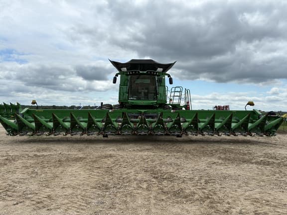 Image of John Deere CR16 equipment image 4