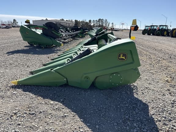 Image of John Deere CR6 equipment image 3