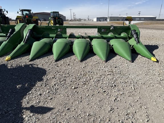 2025 John Deere CR6 Equipment Image0