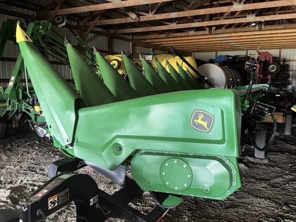 Image of John Deere CR 8 equipment image 1