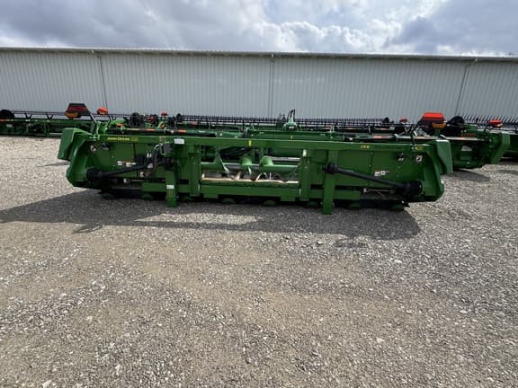 Image of John Deere CR8 equipment image 4