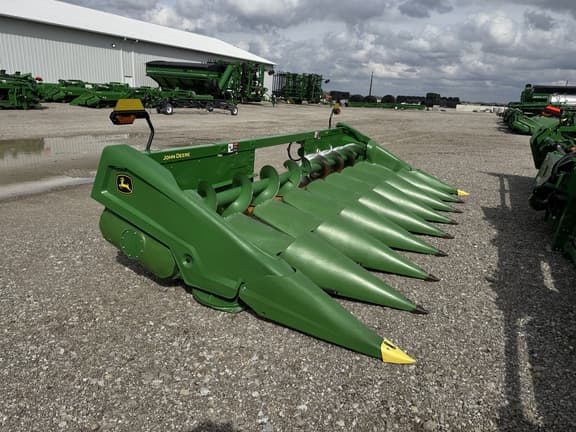 Image of John Deere CR8 equipment image 1