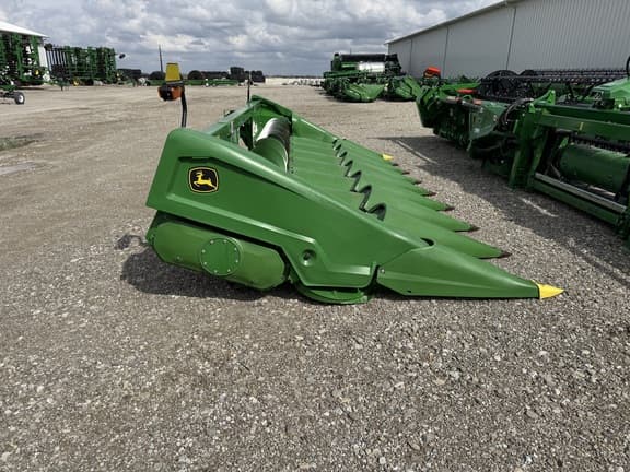 Image of John Deere CR8 equipment image 2