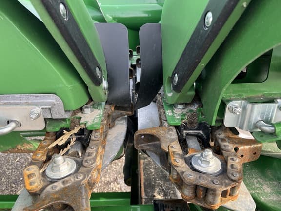 Image of John Deere CR 8 equipment image 3