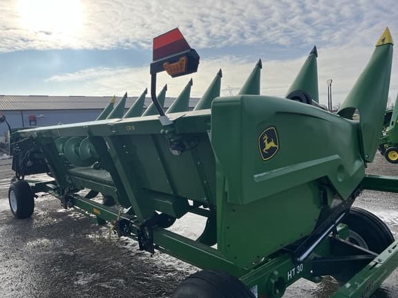 Image of John Deere CR 8 equipment image 4