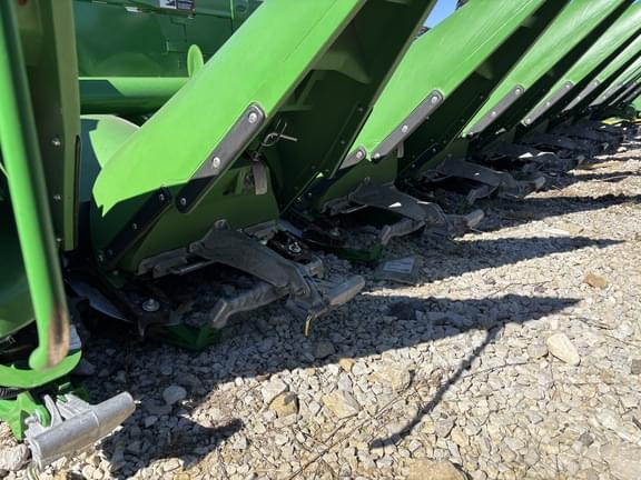 Image of John Deere CR 8 equipment image 2