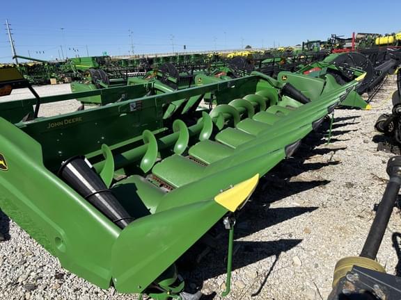 Image of John Deere CR 8 Primary image