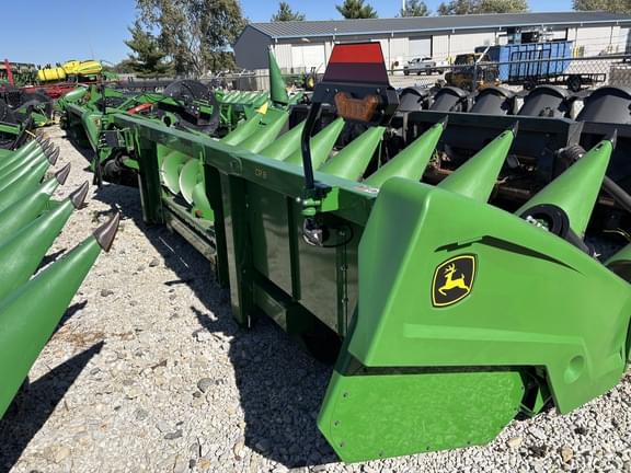 Image of John Deere CR 8 equipment image 1