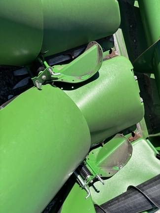 Image of John Deere CR 8 equipment image 4