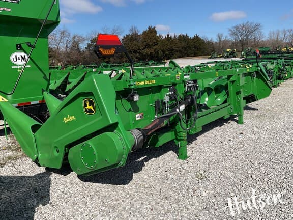 Image of John Deere CR8 equipment image 2