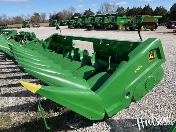 Image of John Deere CR8 equipment image 1