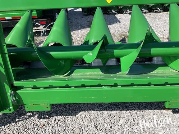 Image of John Deere CR8 equipment image 4