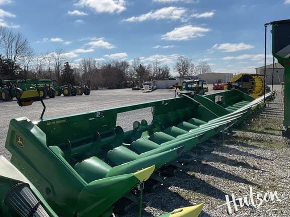 Image of John Deere CR8 equipment image 1