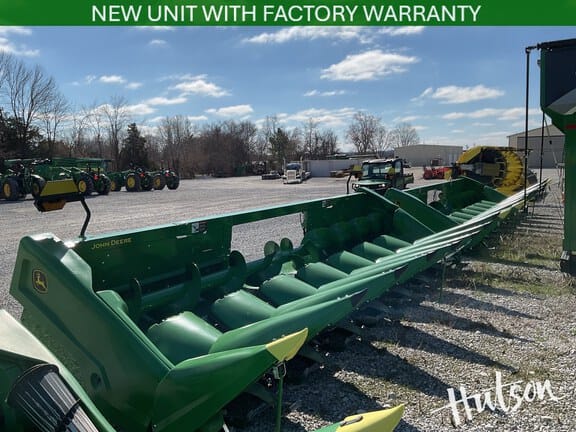 2025 John Deere CR8 Equipment Image0