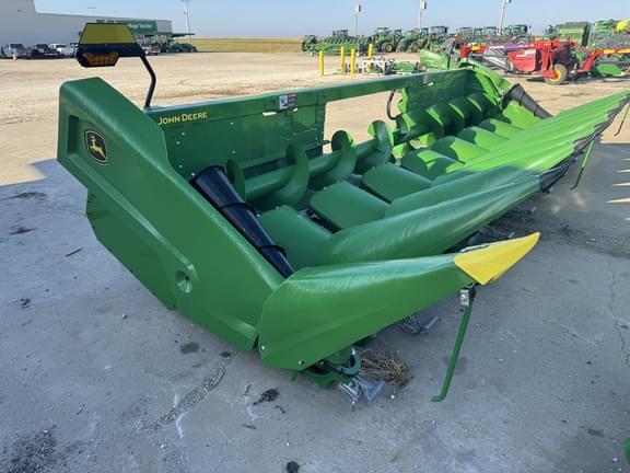 Image of John Deere CR 8 equipment image 1