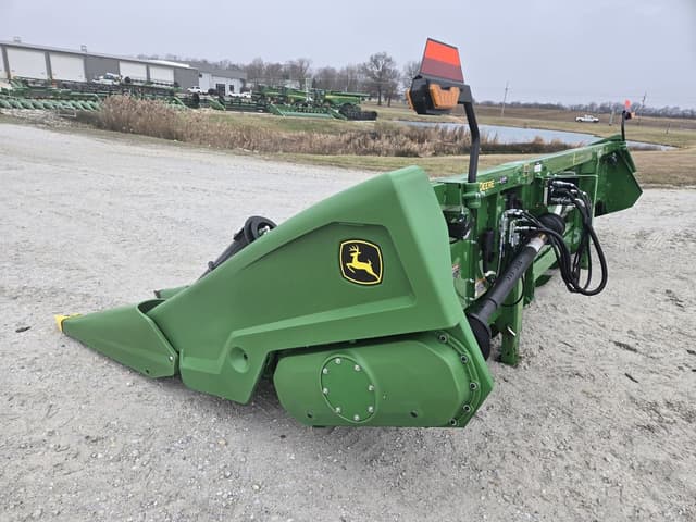 Image of John Deere CR8 equipment image 4