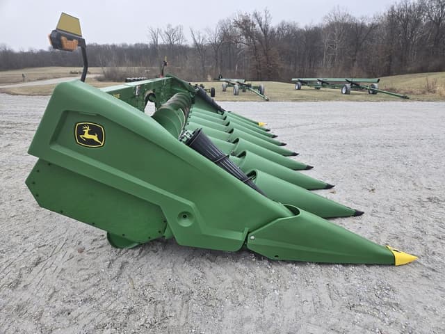 Image of John Deere CR8 equipment image 3