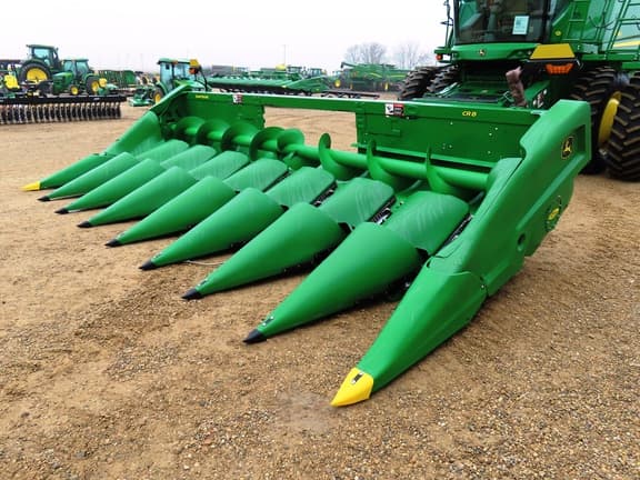 Image of John Deere CR 8 equipment image 3