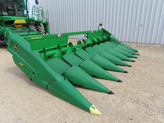 Image of John Deere CR 8 Primary image