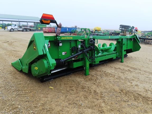 Image of John Deere CR 8 equipment image 4