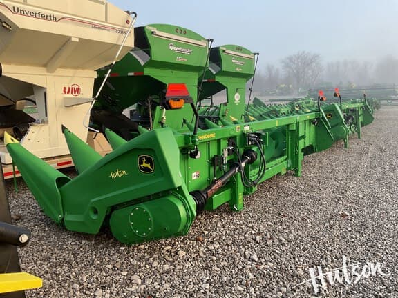 Image of John Deere CR8 equipment image 3