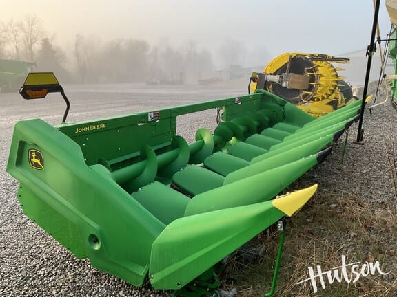 2025 John Deere CR8 Equipment Image0