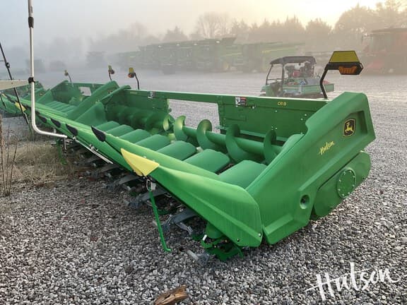 Image of John Deere CR8 equipment image 1