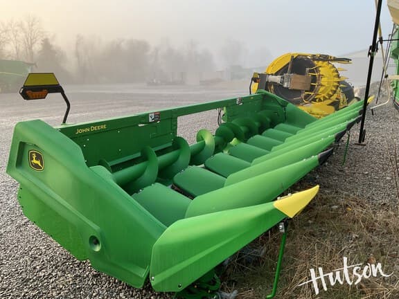 Image of John Deere CR8 equipment image 1