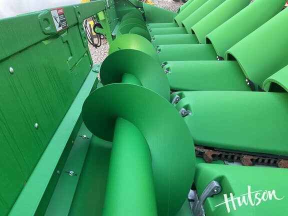 Image of John Deere CR8 equipment image 4