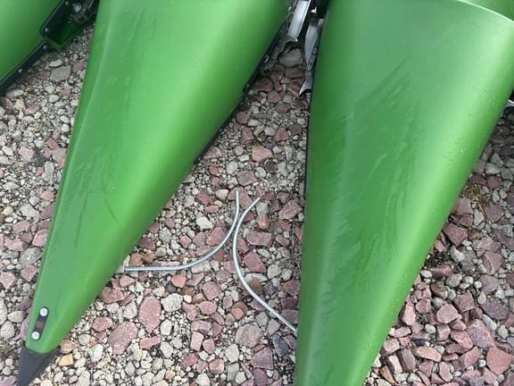 Image of John Deere CR 8 equipment image 4