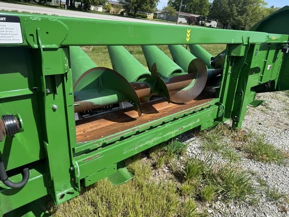 Image of John Deere CR8 equipment image 3