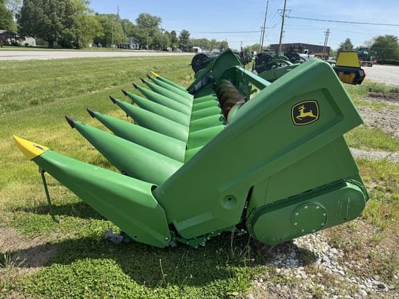 Image of John Deere CR8 equipment image 1
