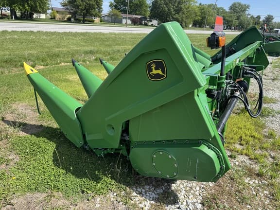 Image of John Deere CR8 equipment image 2