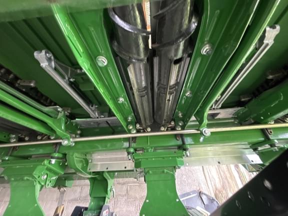 Image of John Deere CR 8 equipment image 4