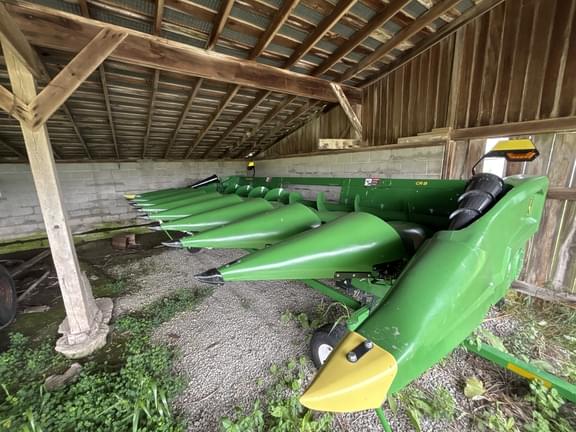 Image of John Deere CR 8 Primary image