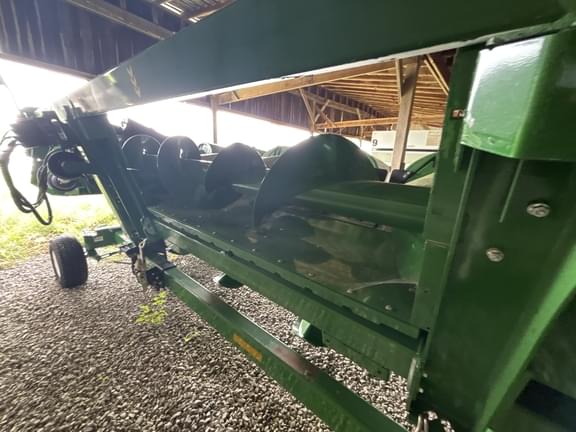 Image of John Deere CR 8 equipment image 2
