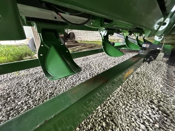 Image of John Deere CR 8 equipment image 3