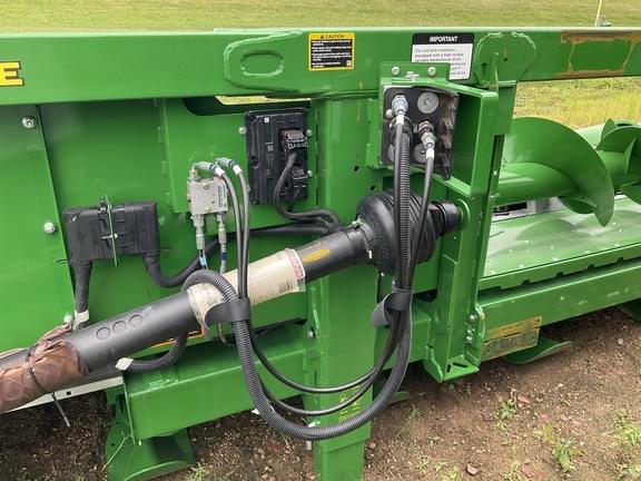Image of John Deere CR 8 equipment image 4