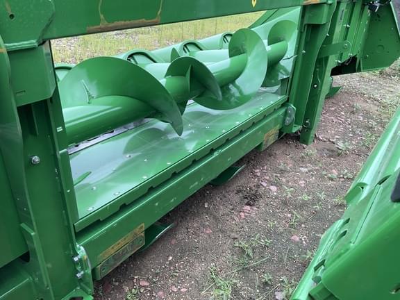 Image of John Deere CR 8 equipment image 2