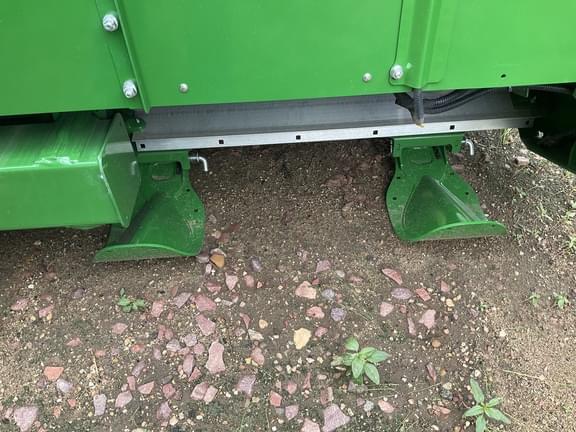 Image of John Deere CR 8 equipment image 3