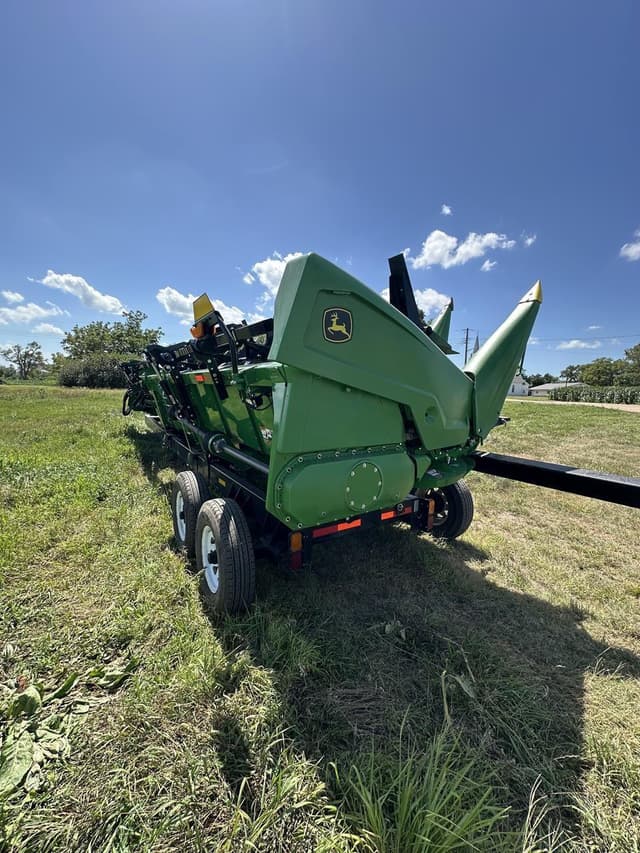 Image of John Deere CR12 equipment image 3