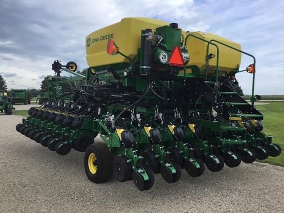Image of John Deere DB44 equipment image 3
