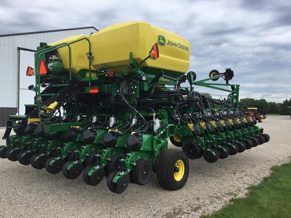 Image of John Deere DB44 equipment image 2