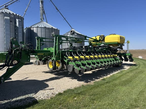 Image of John Deere DB60 equipment image 1