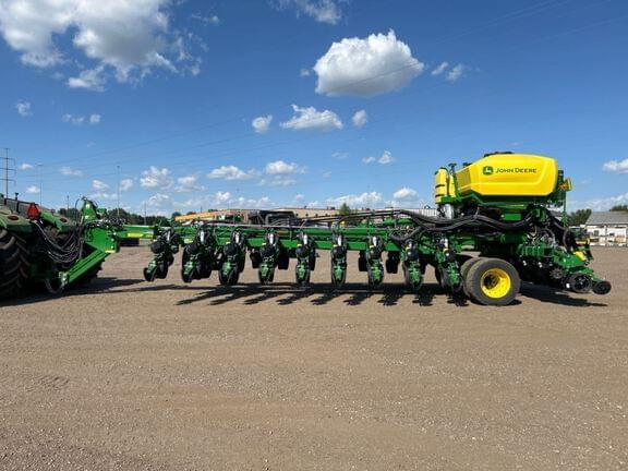 Image of John Deere DB60 equipment image 1