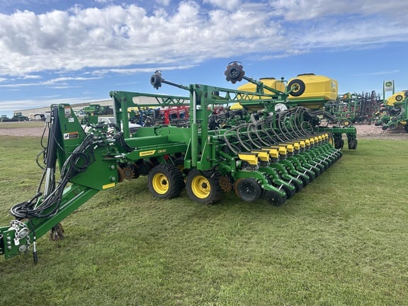 2025 John Deere DB60 Equipment Image0