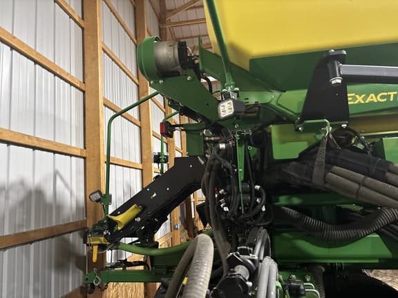 Image of John Deere DB66 equipment image 4