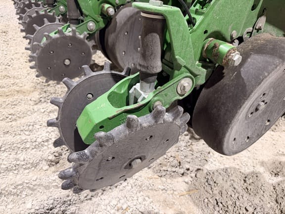 2025 John Deere DB80 Equipment Image0