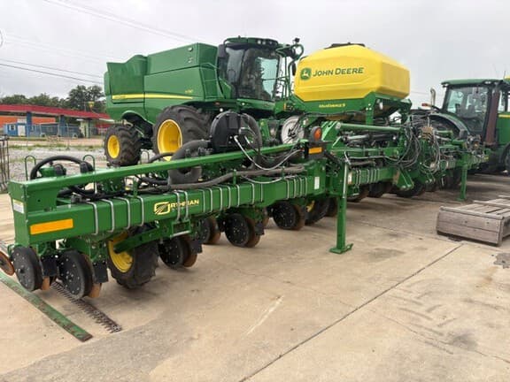 Image of John Deere DR12T Primary image