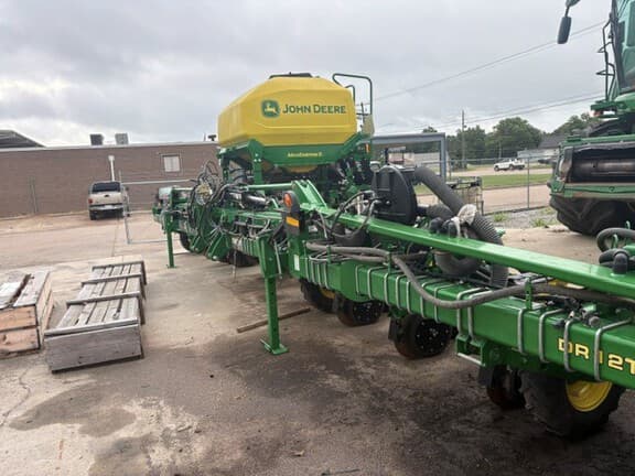 Image of John Deere DR12T equipment image 2
